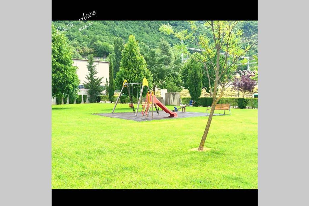 Casa Arce Villa บีเอสกัส ภายนอก รูปภาพ