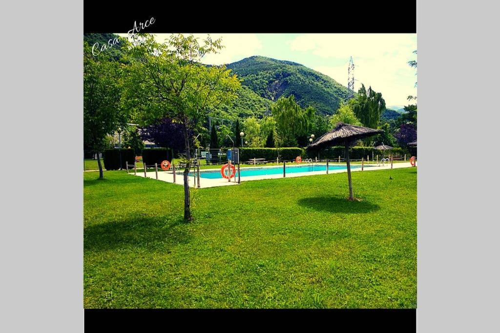 Casa Arce Villa บีเอสกัส ภายนอก รูปภาพ