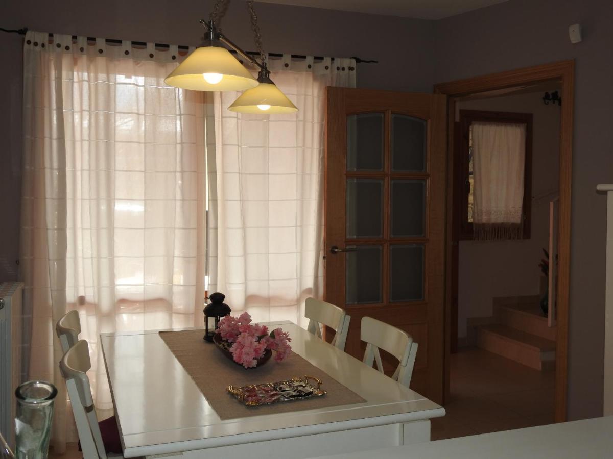 Casa Arce Villa บีเอสกัส ภายนอก รูปภาพ